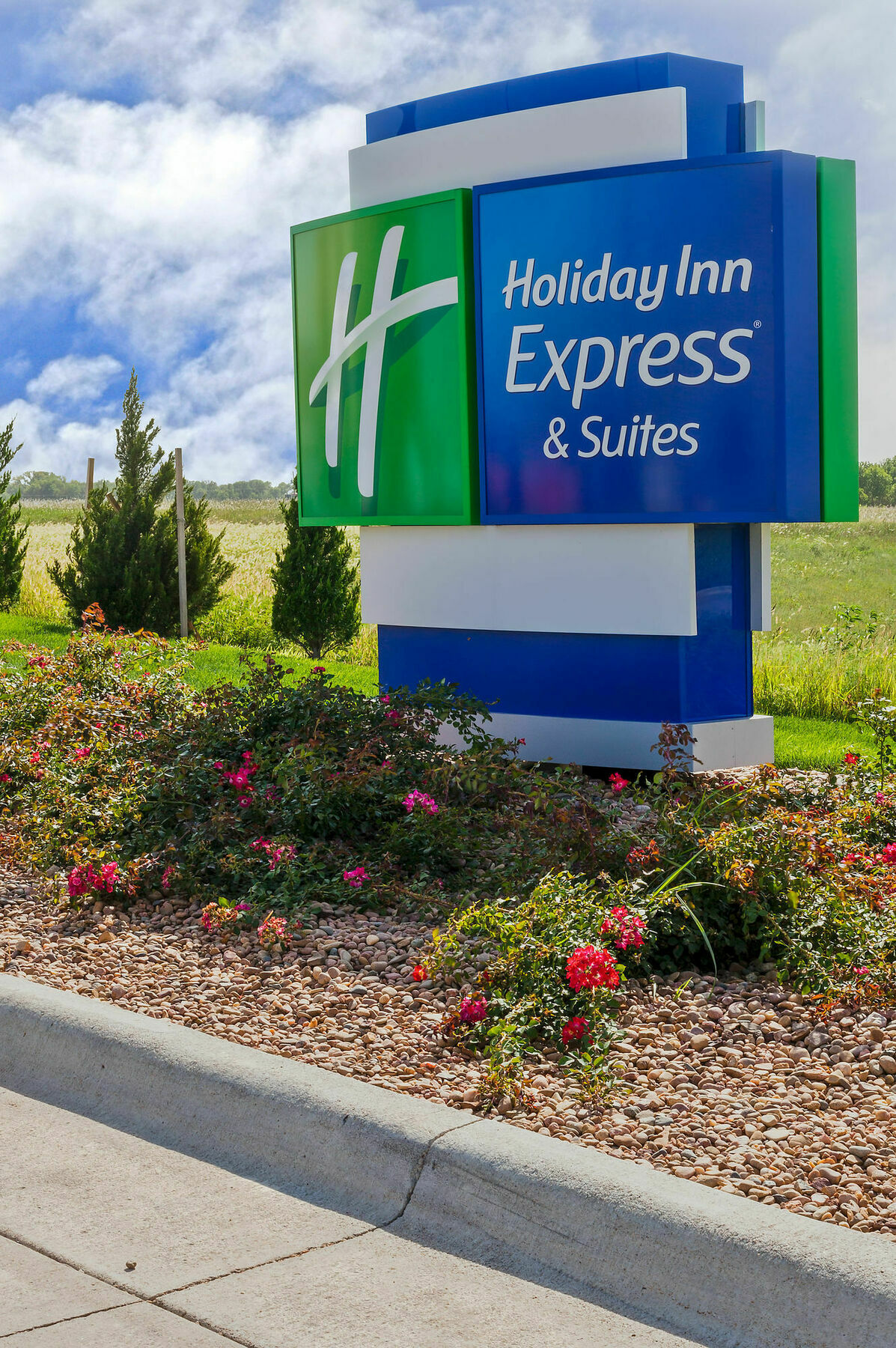 Holiday Inn Express Hotel & Suites Salina, An Ihg Hotel Exteriör bild