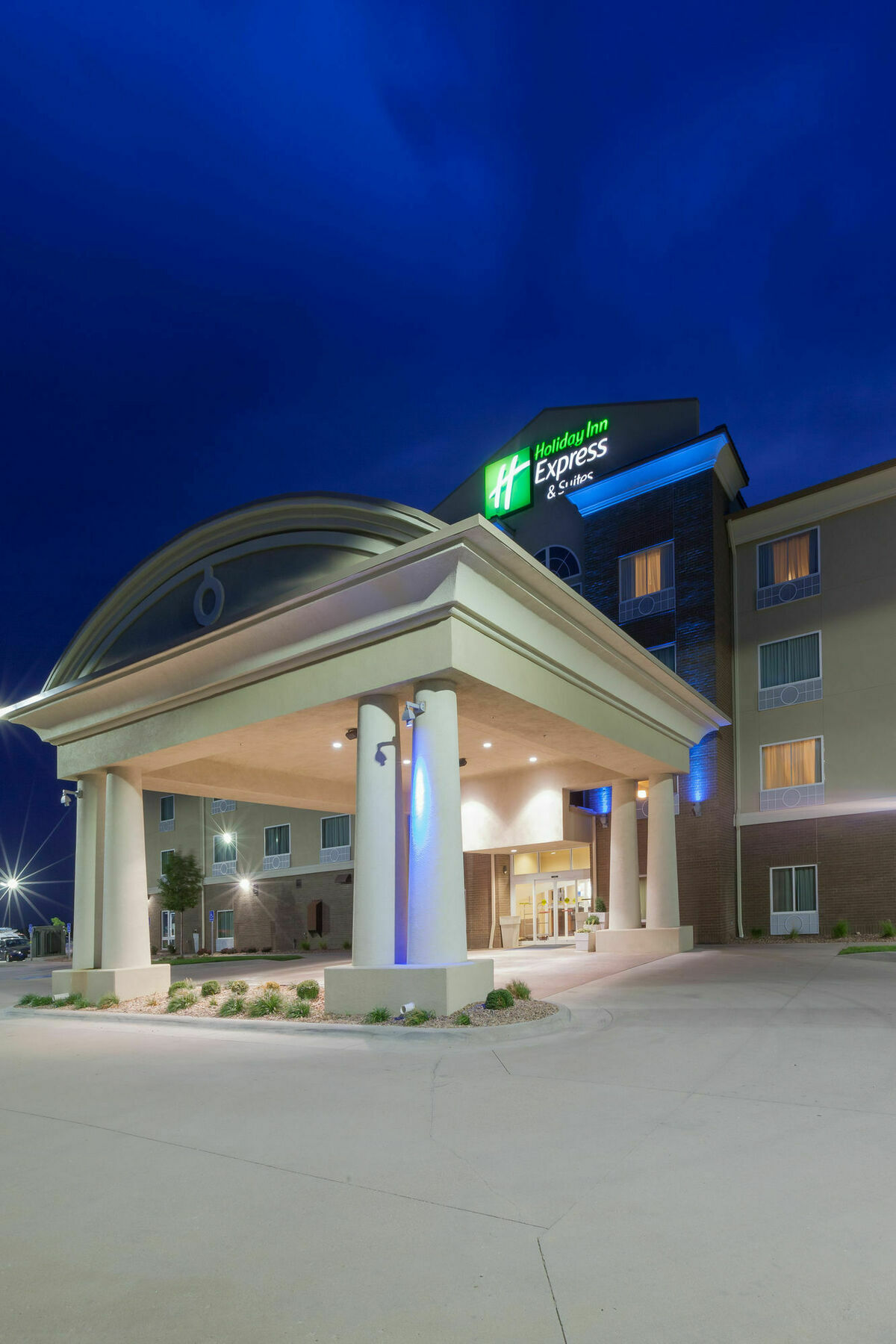 Holiday Inn Express Hotel & Suites Salina, An Ihg Hotel Exteriör bild